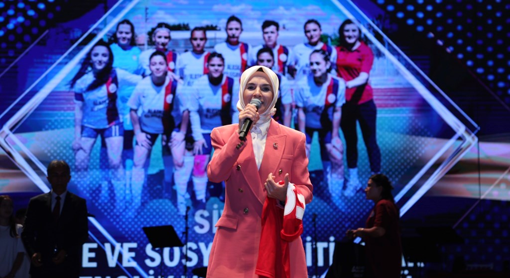 Aile ve Sosyal Hizmetler Bakanımız Göktaş kadın futbolcuların "Kristal Ayaklar Ödül Töreni"ne katıldı