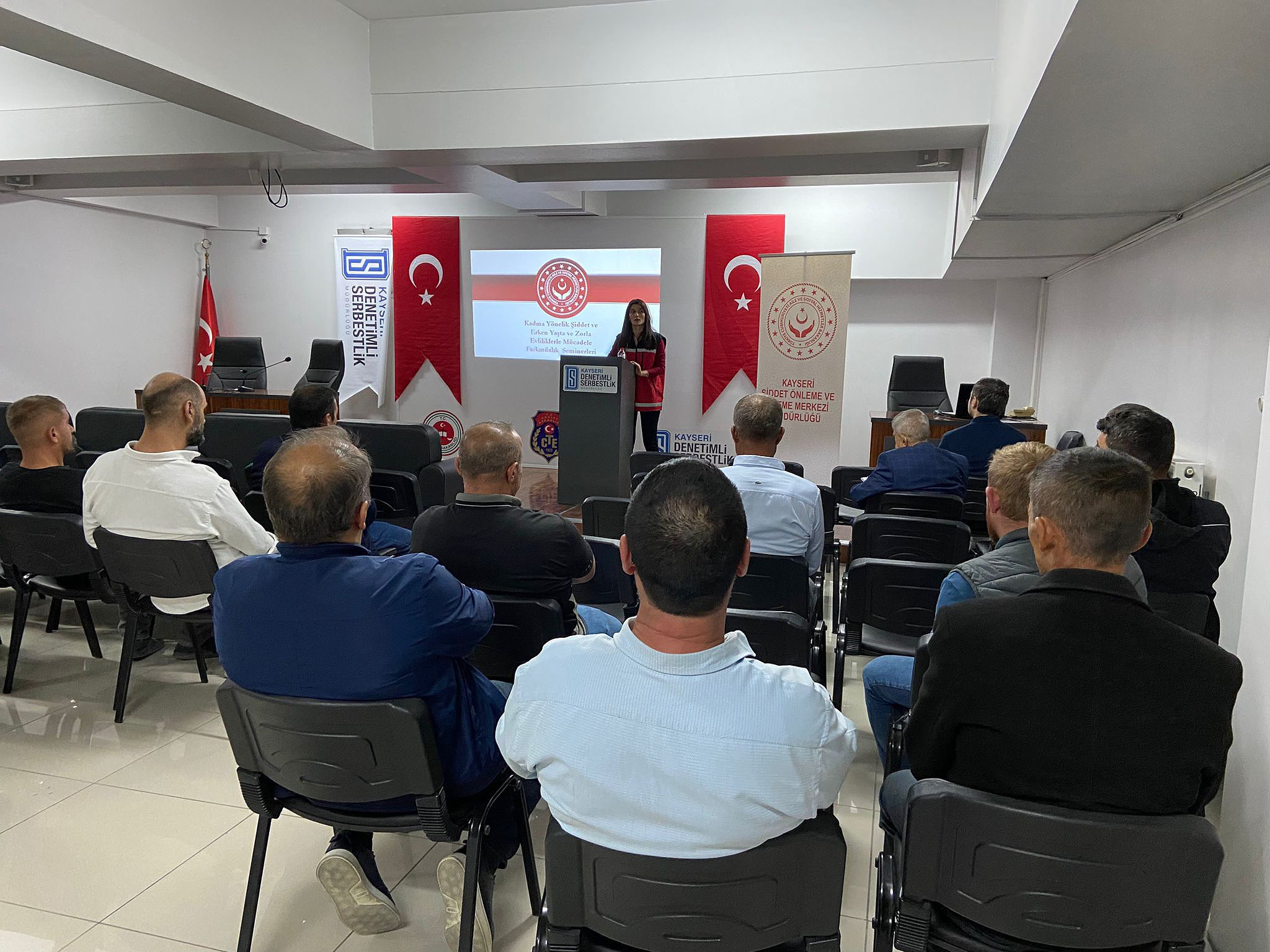 Denetimlik Serbestlik Müdürlüğünde Görev Yapan Personele Yönelik “Aile İçi Şiddetle Mücadele” Konusunda Eğitim Verilmiştir.