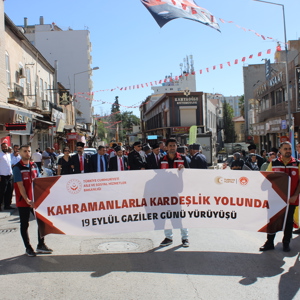 19 Eylül Gaziler Günü  Kortej Yürüyüşü Düzenlendi - fotoğraf 1