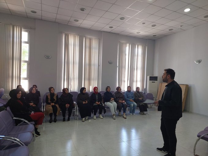 İl Müdürlüğümüze bağlı Çocuk Evleri Koordinasyon Merkezinde görev yapan bakım elemanlarına yönelik Psikolog Uğur AVA tarafından mahremiyet eğitimi verilmiştir.