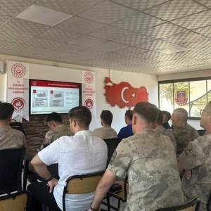 Kilis İl Jandarma Personeline "2025 Aile Yılı" Sunumu Gerçekleştirildi.   - fotoğraf 2