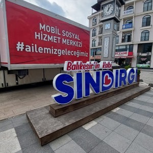 Depremle Yaraların Sarılması İçin Mobil Sosyal Hizmet Aracı Sındırgı'da - fotoğraf 1