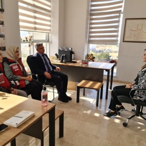 İl Müdürümüz Özgür Kırmızıtaş ve mesai arkadaşlarımız “Kahramanlarla Omuz Omuza Projesi” kapsamında şehit yakınları ve gazilerimizi ziyaret etti. - fotoğraf 3