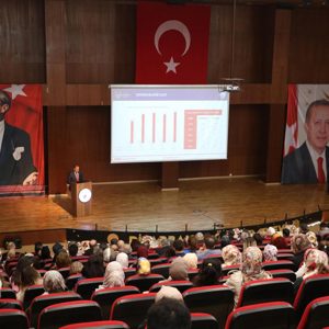 Kadın-Erkek Fırsat Eşitliği Komisyonu’nun bölgesel çalışmaları kapsamında, Şanlıurfa ve Diyarbakır illerini kapsayan bölge toplantısı Diyarbakır’da gerçekleştirildi. - fotoğraf 5