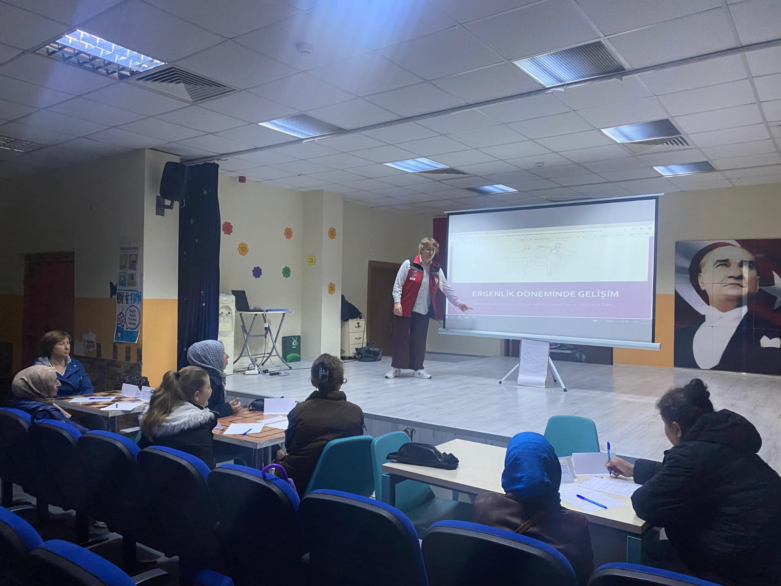 “Orta ve Geç Çocukluktan Ergenliğe Gelişim Oturumu” Düzenlendi.