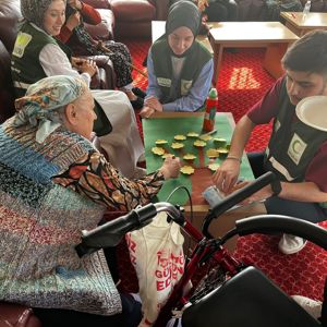 Trakya Üniversitesi Genç Yeşilay Topluluğu, İl Müdürlüğümüze bağlı Edirne Huzurevini ziyaret etti. - fotoğraf 2