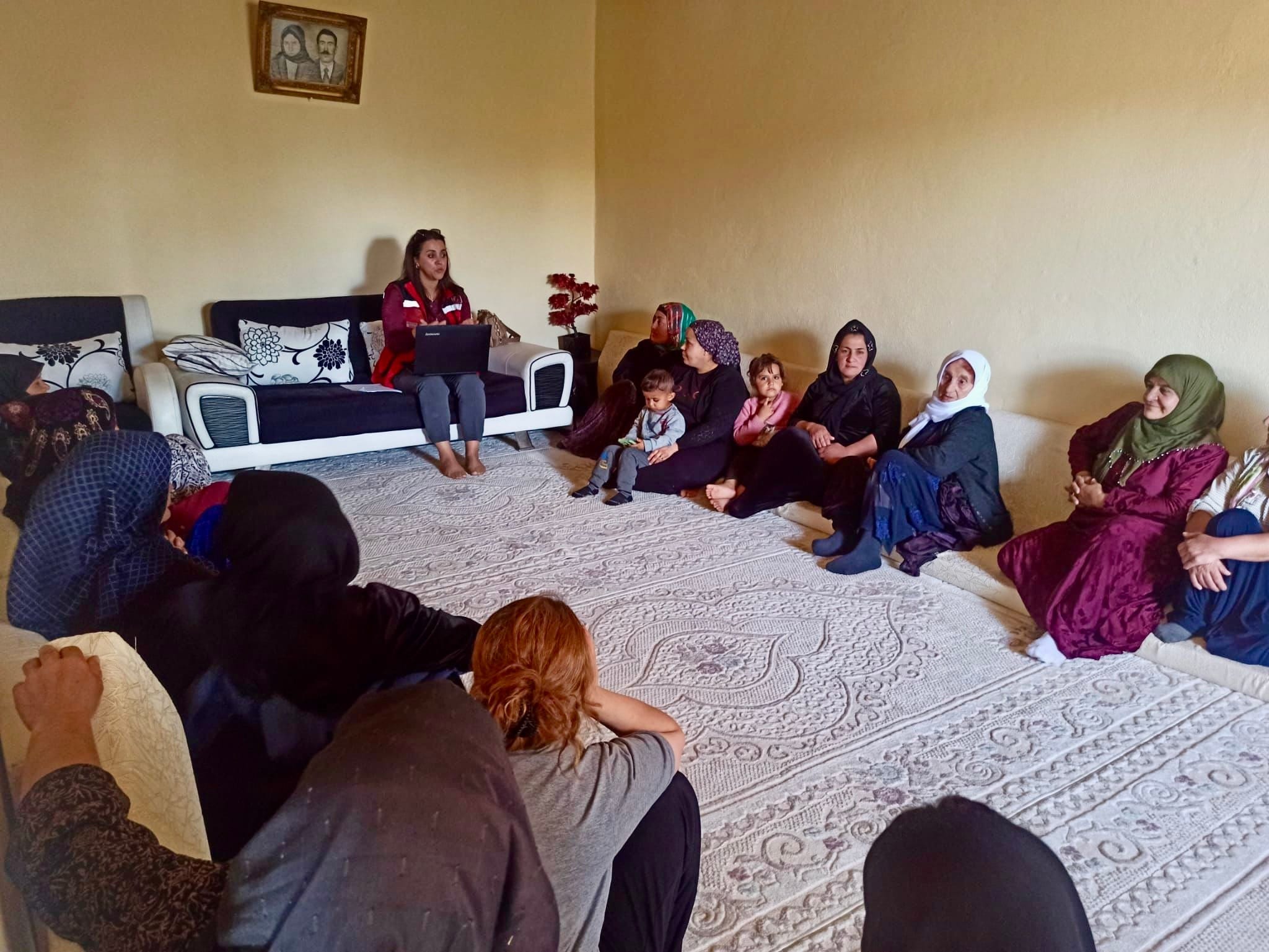 Yüksekova’da Ev Hanımlarına Aile Eğitim Programı