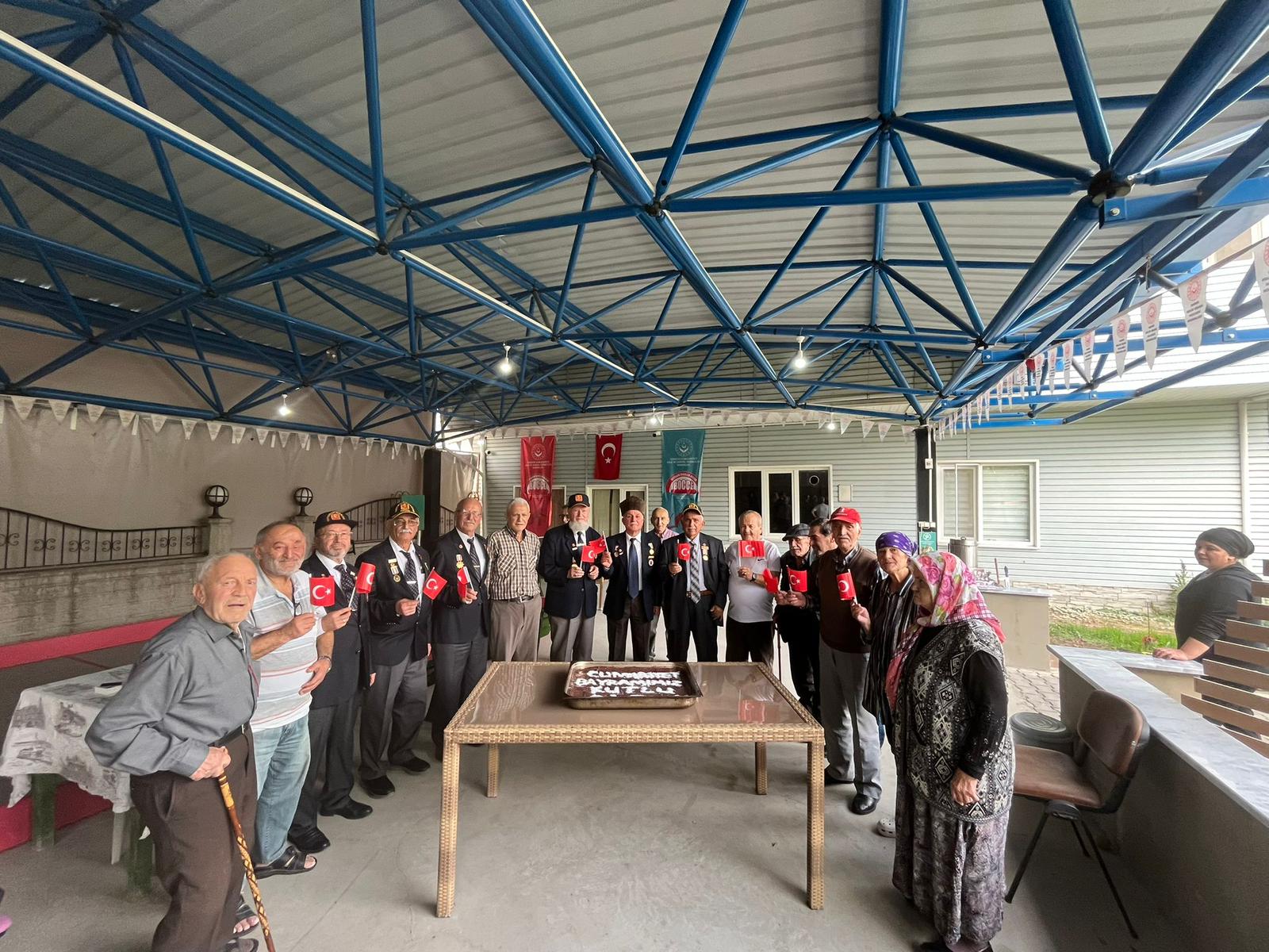 Ailemizle birlikte Cumhuriyetimizin 102. yılı coşkusunu hep birlikte yaşadık