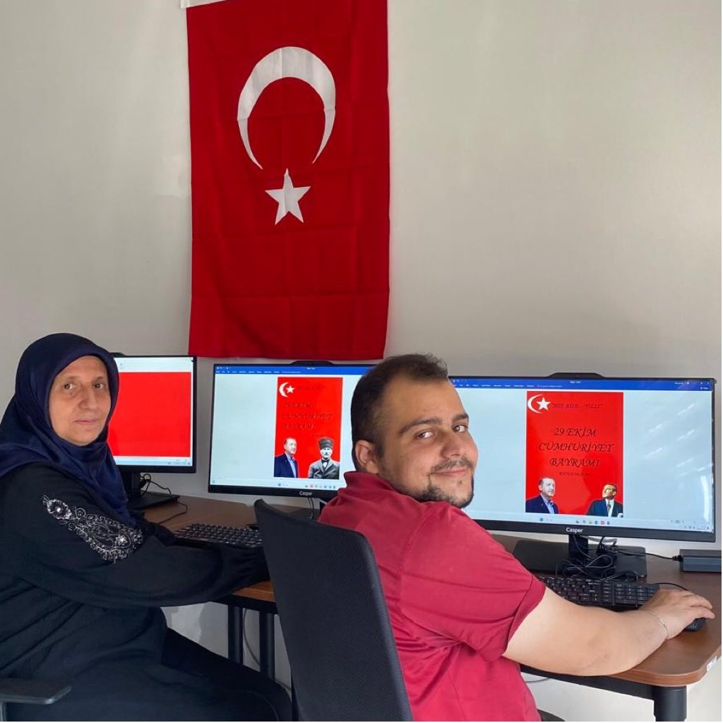 Engelli Aktif Yaşam Merkezi Müdürlüğü hizmetlerinden faydalanan özel gereksinimli bireylerimiz 29 Ekim Cumhuriyet Bayramı vesilesiyle çeşitli etkinlikler