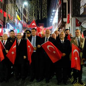 Cumhuriyet Coşkusuyla Aydınlanan Gece: Fener Alayı Yürüyüşü  - fotoğraf 2
