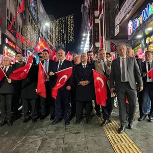 Cumhuriyet Coşkusuyla Aydınlanan Gece: Fener Alayı Yürüyüşü  - fotoğraf 4