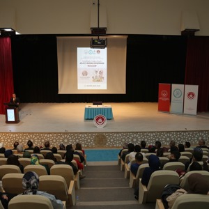 Aile Yılı Kapsamında  “Kutsal Bağlar, Kırılgan Bireyler: Aileyi Yeniden Düşünmek” Konulu Konferans Düzenlendi - fotoğraf 4