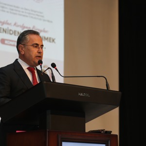 Aile Yılı Kapsamında  “Kutsal Bağlar, Kırılgan Bireyler: Aileyi Yeniden Düşünmek” Konulu Konferans Düzenlendi - fotoğraf 1