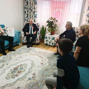 Bir çocuğun yüzündeki tebessüm, bir ailenin yüreğindeki merhametle anlam bulur - fotoğraf 1