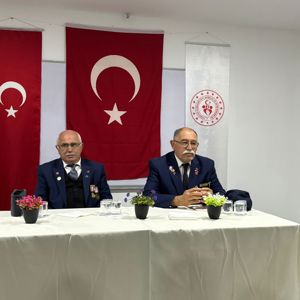 Vatan ve Kahramanlık Buluşmaları Etkinliği: Gazilerimiz Gençlerle Kahramanlık Hikâyelerini Paylaştı - fotoğraf 2