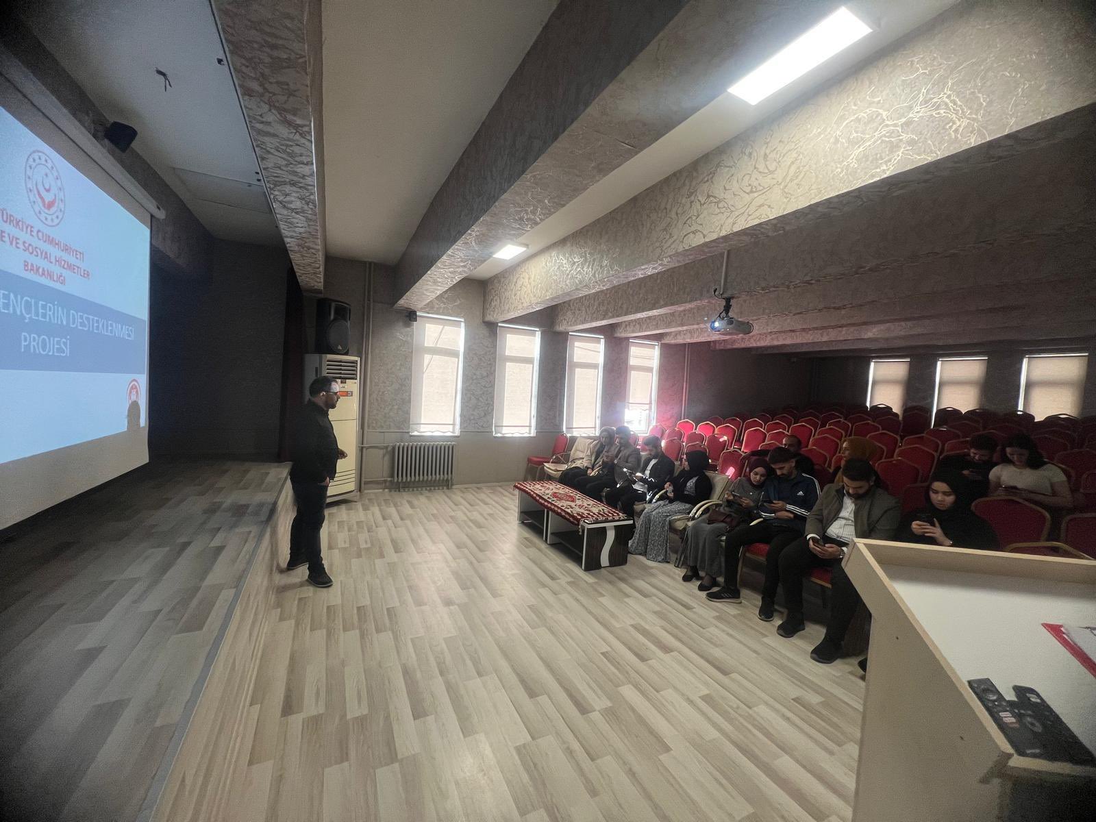 Şemdinli’de Evlilik Öncesi Eğitimler Devam Ediyor