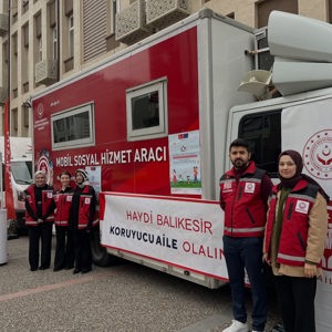 Mobil Sosyal Hizmet Aracı, Valilik Önünde Vatandaşlarla Buluştu - fotoğraf 3