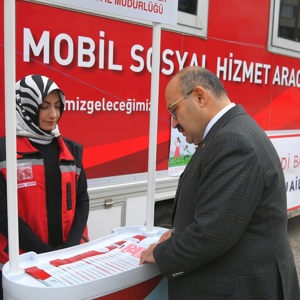 Valimiz Sayın İsmail USTAOĞLU, Mobil Sosyal Hizmet Aracımızı Ziyaret Etti - fotoğraf 2