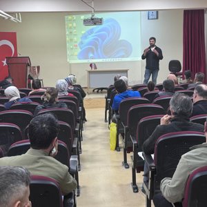 Saadet Uçar Anadolu Lisesi velilerine “Türkiye Bağımlılıkla Mücadele Eğitimleri” kapsamında “Teknoloji Bağımlılığı” eğitimi  - fotoğraf 2