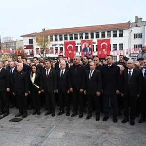 Cumhuriyetimizin kurucusu Gazi Mustafa Kemal Atatürk, vefatının 87. yıl dönümünde ilimizde düzenlenen törenlerle saygı ve minnetle anıldı - fotoğraf 2