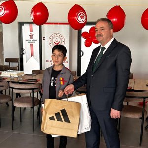 “Okul Destek Projesi”kapsamındaki çocuklardan LGS ile YKS’de başarılı olarak dereceli okullara yerleşenlere hediye  - fotoğraf 10