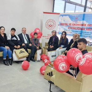 “Okul Destek Projesi”kapsamındaki çocuklardan LGS ile YKS’de başarılı olarak dereceli okullara yerleşenlere hediye  - fotoğraf 2