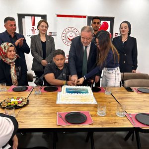 “Okul Destek Projesi”kapsamındaki çocuklardan LGS ile YKS’de başarılı olarak dereceli okullara yerleşenlere hediye  - fotoğraf 3
