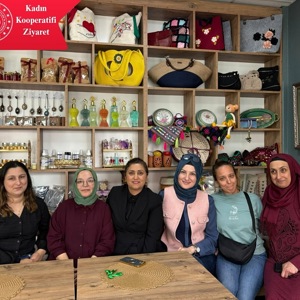 İl Müdürümüz Sayın Emine BÖÇKÜN, Kepsut Vefalı Eller Kadın Girişimi Üretim ve İşletme Kooperatifini Ziyaret Etti - fotoğraf 1