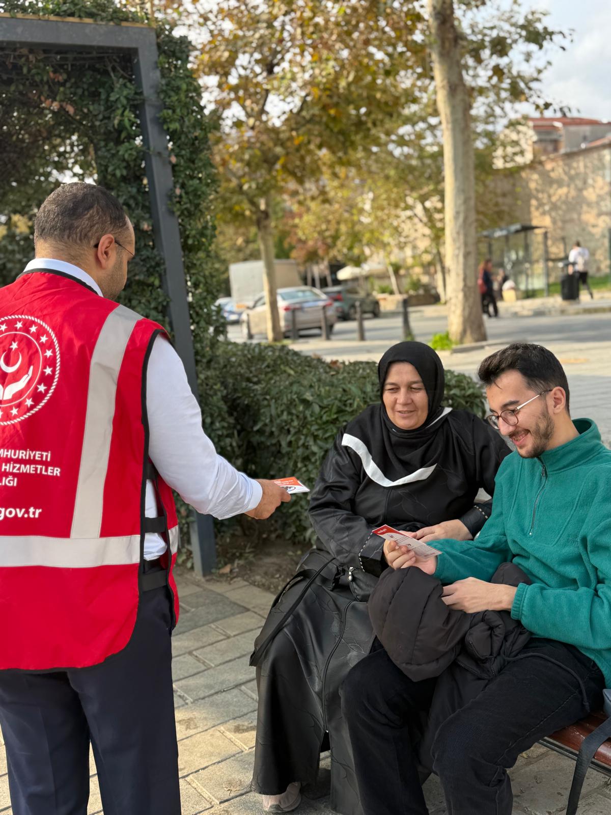 İl Genelinde Sahaya Çıkan Ekiplerimiz Mobil Sosyal Hizmet Noktalarında Farkındalık Oluşturmuş Bilgilendirme ve Broşür Dağıtımı Gerçekleştirilmiştir
