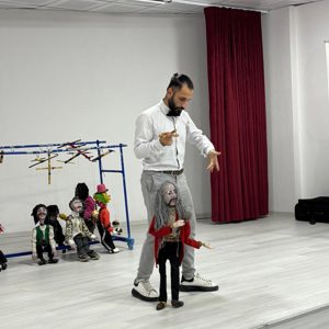 Engelli Aktif Yaşam Merkezi Müdürlüğü hizmetlerinden yararlanan özel gereksinimli bireylere kukla gösterisi  - fotoğraf 2