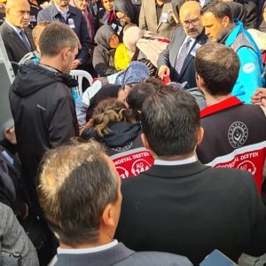 Kahraman Mehmetçiğimiz Hava Ulaştırma Uzman Çavuş Emre Sayın, Başçeşme Şehitliğinde Düzenlenen Törenle Son Yolculuğuna Uğurlandı - fotoğraf 6