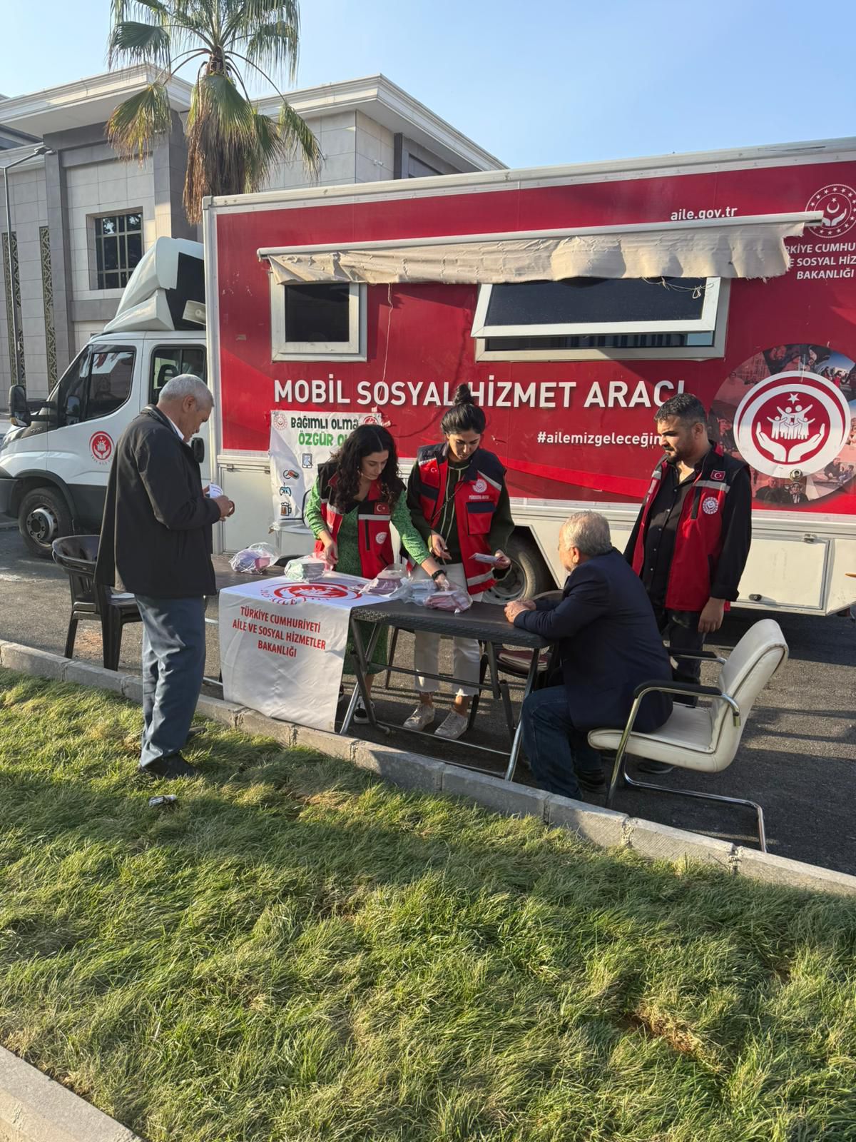Mobil Sosyal Hizmet Merkezimiz Gaziantep’te Vatandaşlarla Buluşuyor