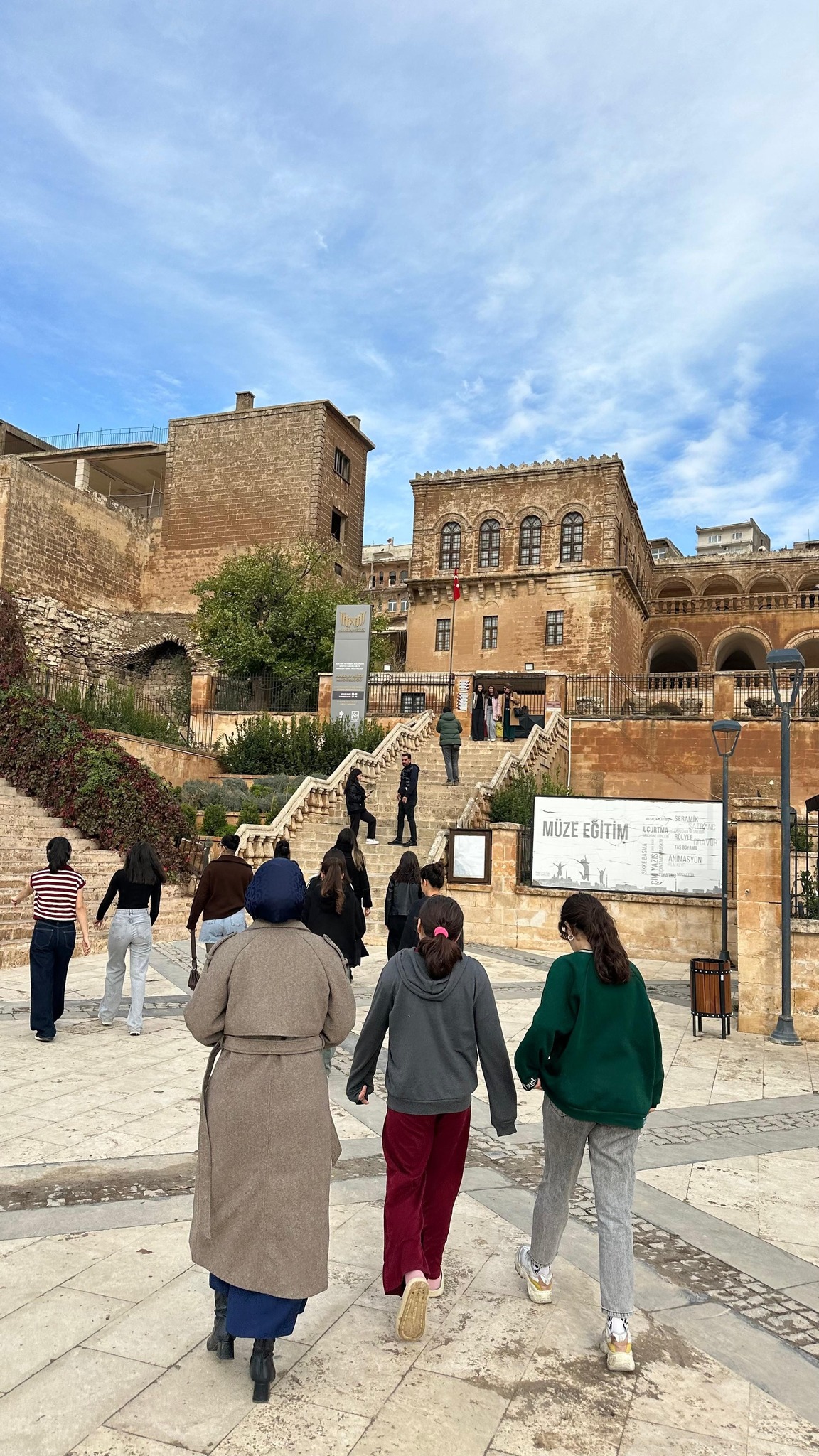 Veysel Karani, Hasankeyf, Midyat, Mardin ve Diyarbakır’ı kapsayan bir kültür gezisi düzenlenmiştir.
