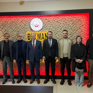 Ak Parti Batman Merkez İlçe Başkanı Fatih Doğu ve yönetim kurulu üyeleri - fotoğraf 1