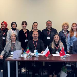 “Empatiyle Güçlenmek – Dezavantajlı Çocukların Bakımında Duygusal Zekâ” isimli Erasmus Projesi kapsamında Polonya’da uluslararası toplantı gerçekleştirilmiştir. - fotoğraf 1