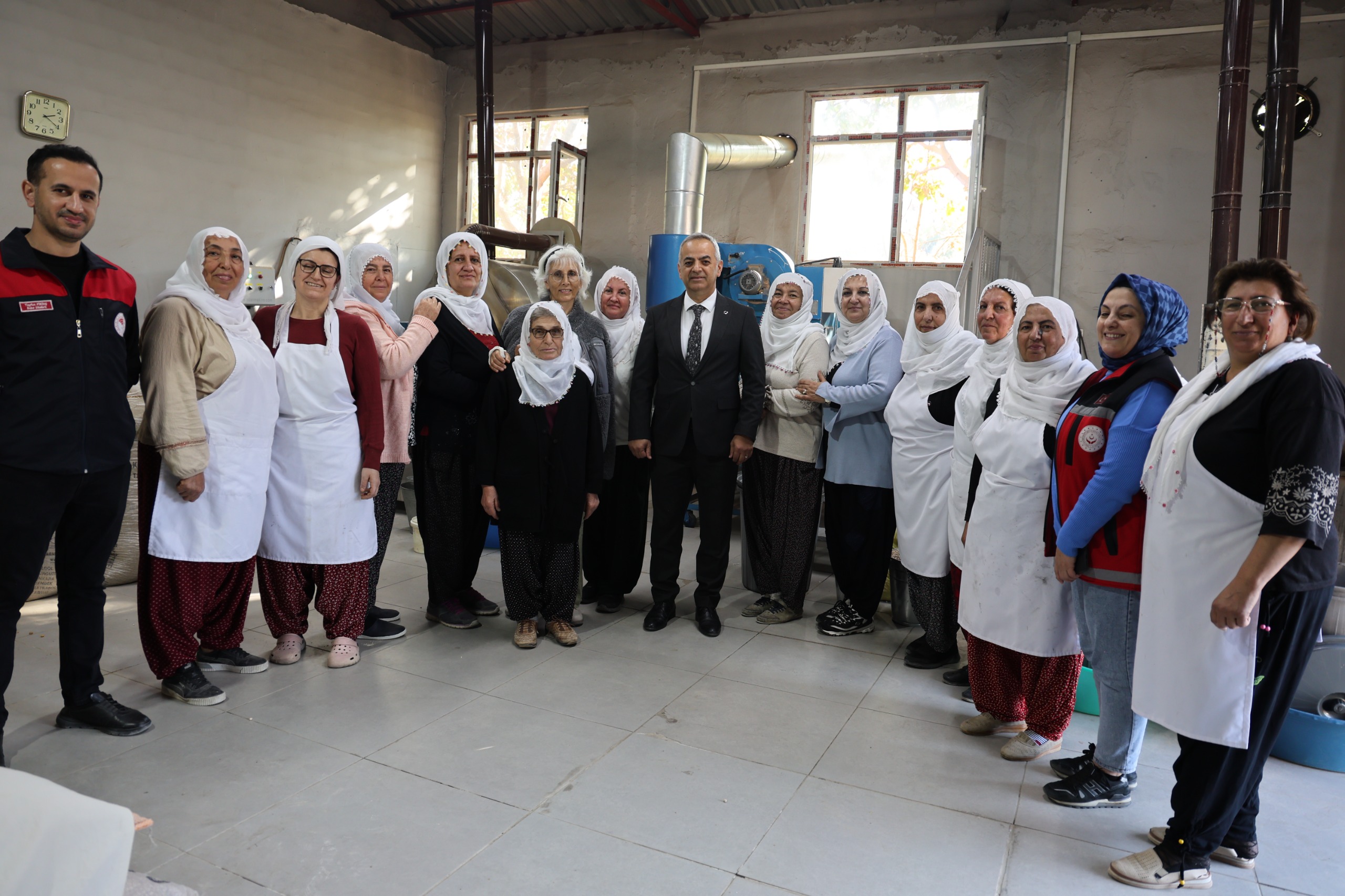 İl Müdürümüz Ömer Faruk ERGÜN, Ağın Kadın Kooperatifine ait leblebi tesisini gezdi. 