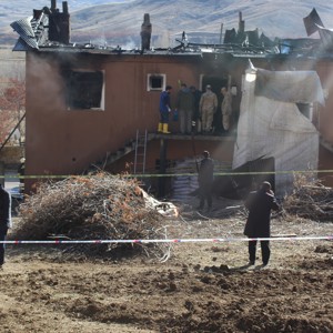 Kahreden Haber. Evde Çıkan Yangında 2'si Çocuk 3 Kişi Hayatını Kaybetti. - fotoğraf 10