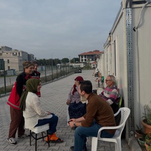 İl Müdürümüz Sayın Emine BÖÇKÜN, Geçici Konaklama Merkezinde Depremden Etkilenen Ailelerle Görüştü - fotoğraf 3