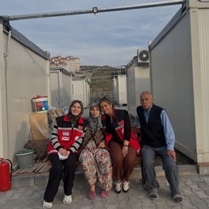 İl Müdürümüz Sayın Emine BÖÇKÜN, Geçici Konaklama Merkezinde Depremden Etkilenen Ailelerle Görüştü - fotoğraf 6