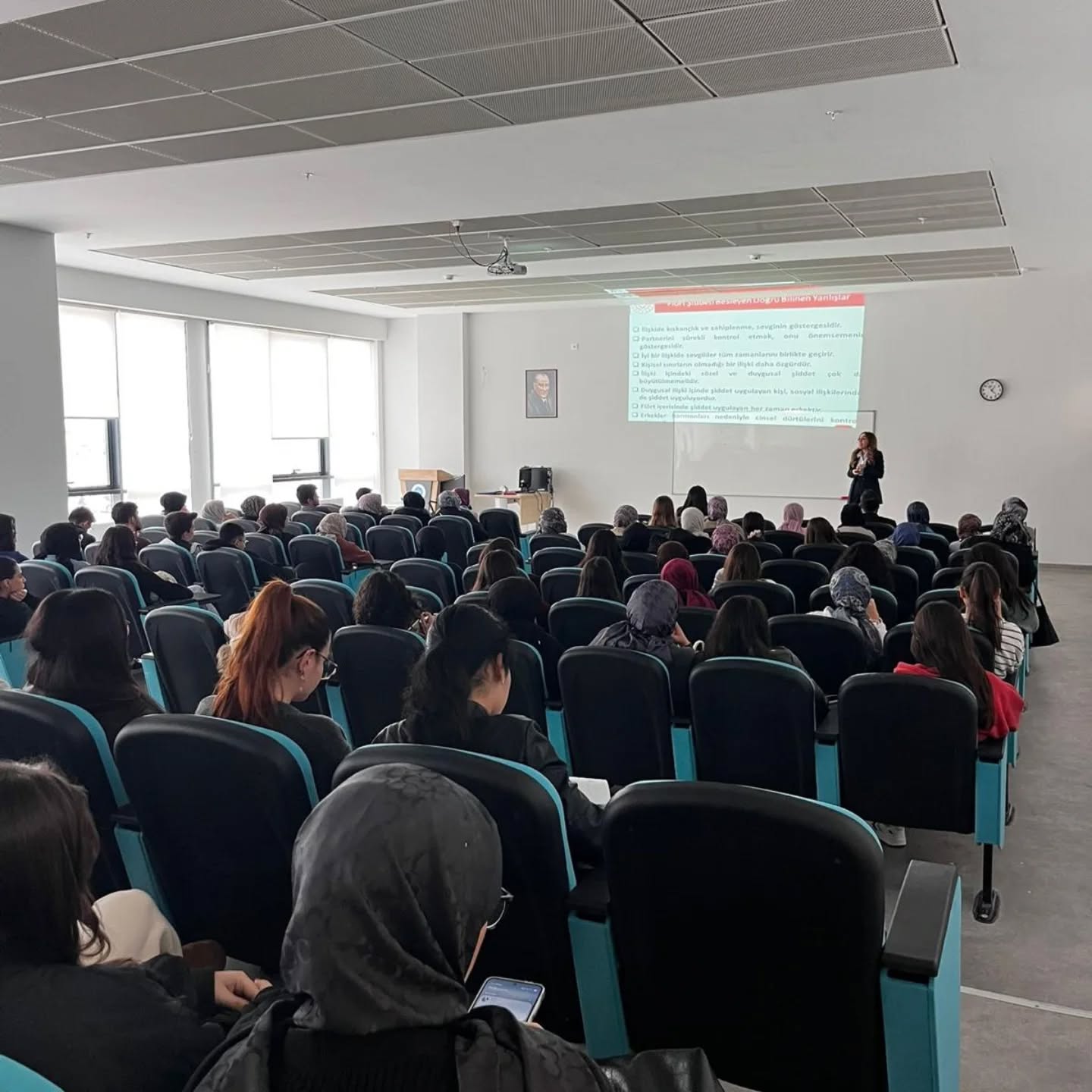 “Kameranın Arkasındaki Tehdit” Temalı Bir Seminer Düzenlendi