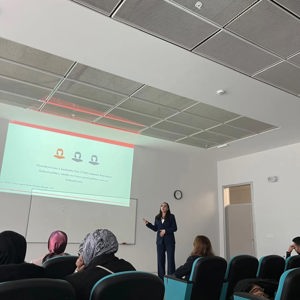 “Kameranın Arkasındaki Tehdit” Temalı Bir Seminer Düzenlendi - fotoğraf 3