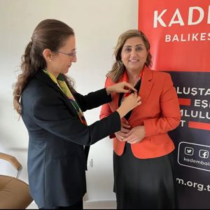 25 Kasım Kadına Yönelik Şiddetle Mücadele Günü vesilesiyle, Kadın ve Demokrasi Derneği (KADEM) Balıkesir Temsilciğilini Ziyaret Ettik - fotoğraf 1