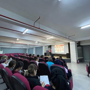 Yurt Öğrencilerine “Kadına Yönelik Şiddet ve Erken Yaşta Evliliklerle Mücadele” Semineri Düzenlendi - fotoğraf 2
