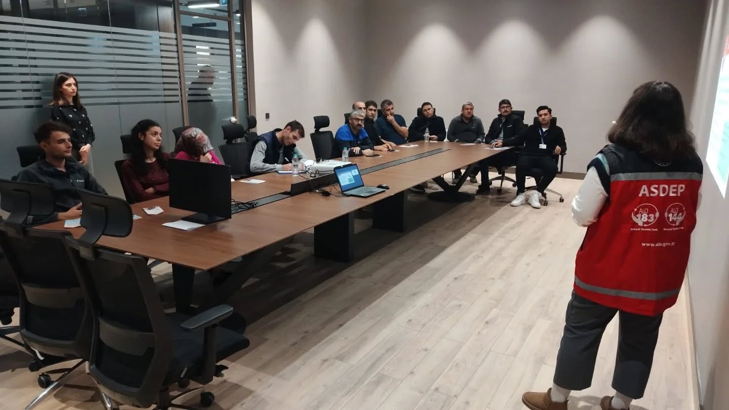 Aile İçi ve Kadına Yönelik Şiddetle Mücadele ve Erken Yaşta Zorla Evlilikle Mücadele Konularında Eğitim Gerçekleştirildi