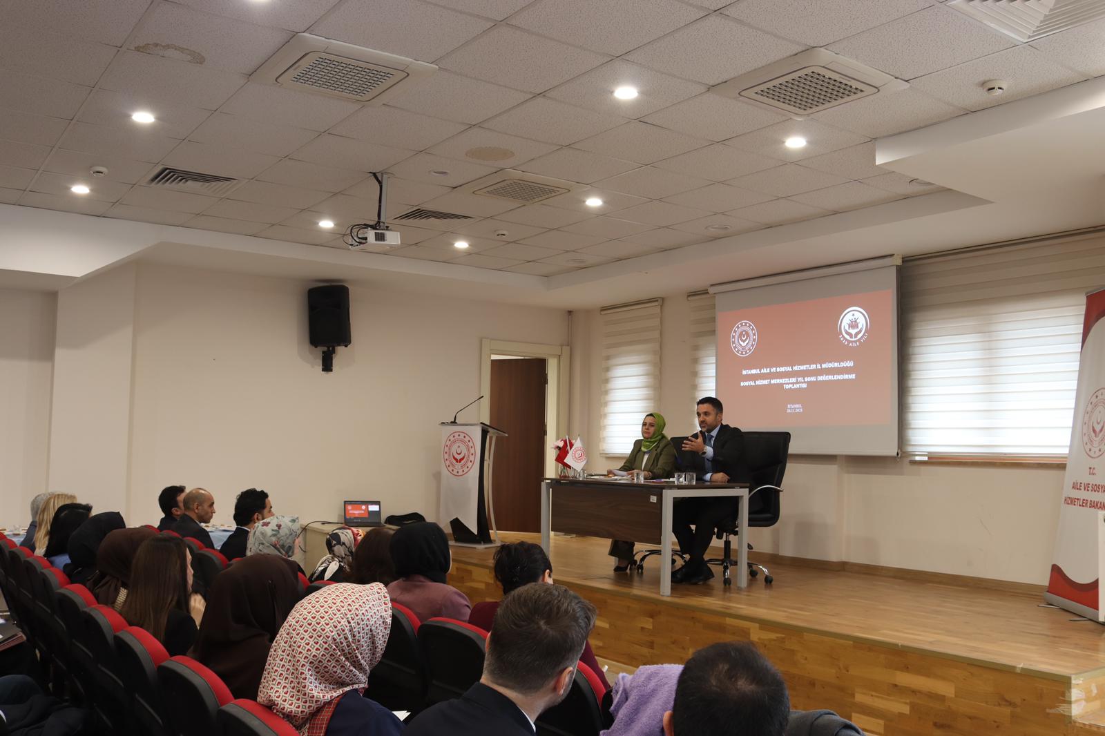 İl Müdürümüz Sn. Ömer TURAN Başkanlığında, Sosyal Hizmet Merkezi Müdürlerimizin Katılımıyla Yıl Sonu Değerlendirme Toplantısı Yapılmıştır