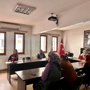 Ayancık Kaymakamlığı Personeline Koruyucu Aile Hizmeti Hakkında Bilgilendirme Yapıldı - fotoğraf 1