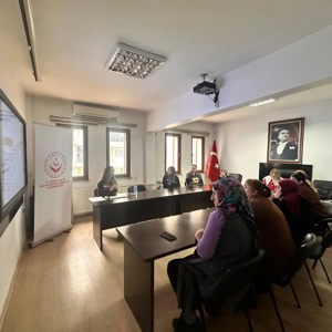 Ayancık Kaymakamlığı Personeline Koruyucu Aile Hizmeti Hakkında Bilgilendirme Yapıldı - fotoğraf 2