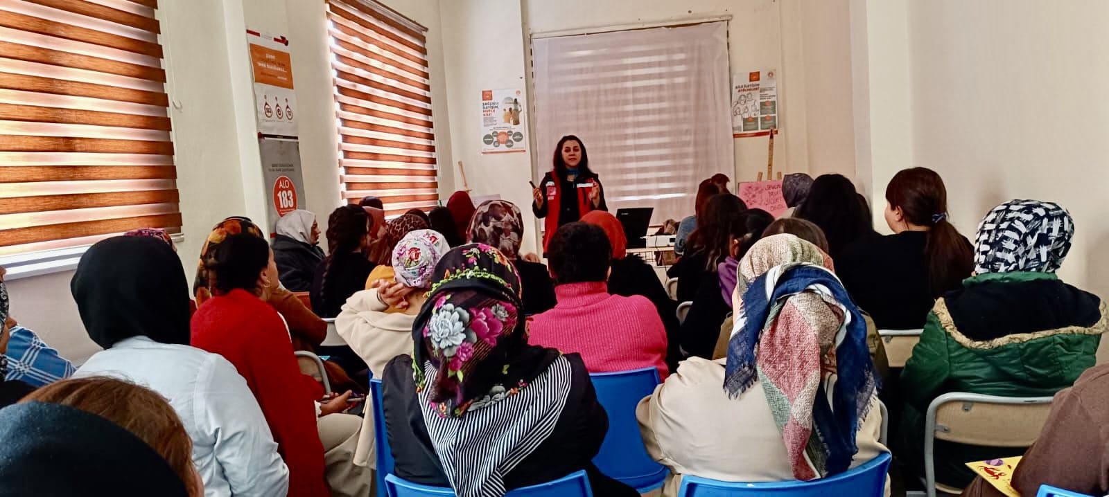 Yüksekova Aile Destek Merkezi (ADEM 2) Kursiyerlere Eğitim