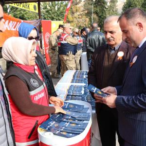 25 Kasım Kadına Yönelik Şiddetle Mücadele Gününde Hep Birlikte Sessiz Çığlık İçin Yürüyüşü 🧡✋🏻 - fotoğraf 13