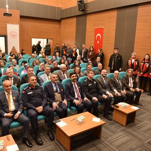 25 Kasım Kadına Yönelik Şiddete Karşı Uluslararası Mücadele Günü kapsamında İl Müdürlüğümüz Konferans Salonu’nda program düzenlendi. - fotoğraf 5